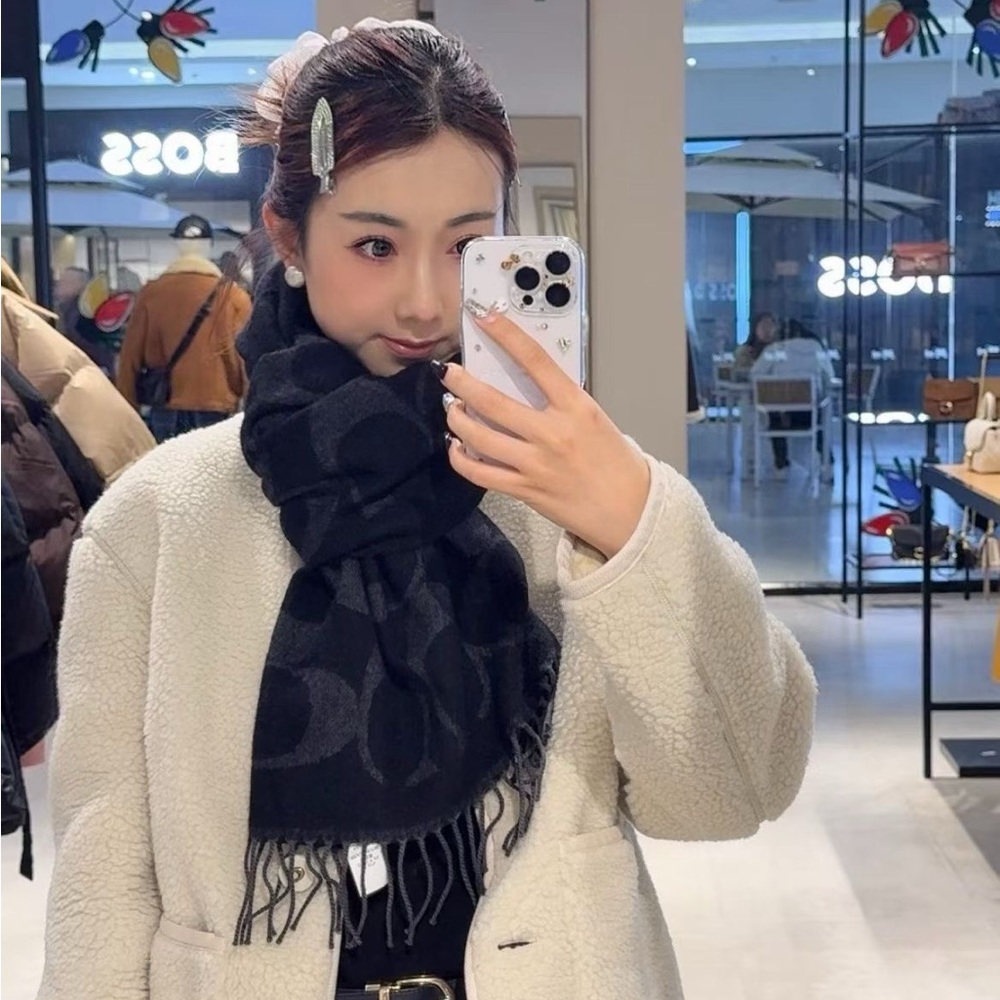 NWT Coach Signature Oversized Muffler，97% wool, 3% cashmere